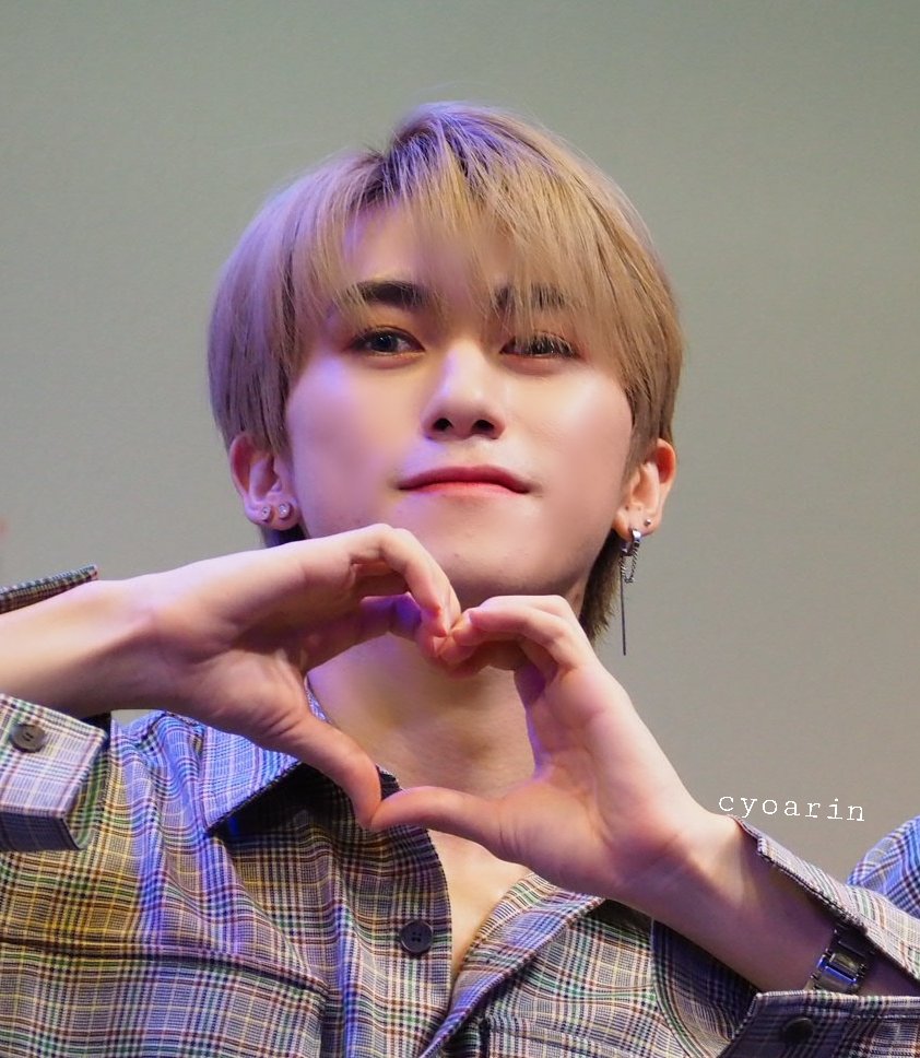 choarin4311's tweet photo. 2019.9.21 #名古屋レジェンドホール 1部 #TARGET #타겟 #ターゲット #ROI #로이 #주영웅 #ロイ @TARGET7_K @target7japan @target7official https://t.co/ezoZ0mnoEe