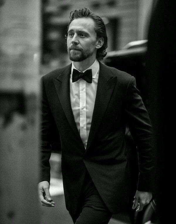 HiddlestonSpam's tweet photo. Good morning all! Happy Monday! We’re a bit moody at the beginning of the week so we thought of a bit of #BlackandWhiteHiddles for today.

Let’s start: https://t.co/LUNNVdslhn