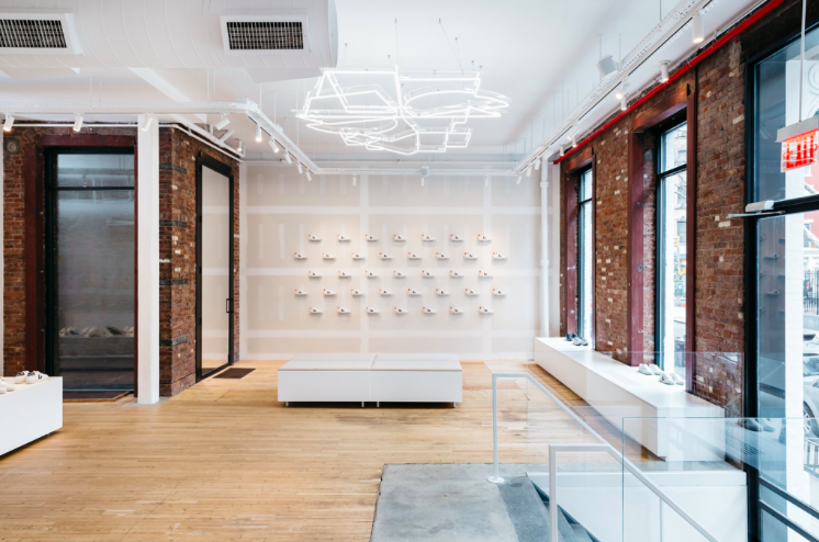 bit.ly/2VYShH8
The new store from French company <a href="/vejaproject/">VEJA</a> , whose schtick is transparency and #ecofriendliness, has now welcomed shoppers to an outpost in #NewYorkCity’s Mulberry Street, in lower #Manhattan.
#mindus #mindmagazine