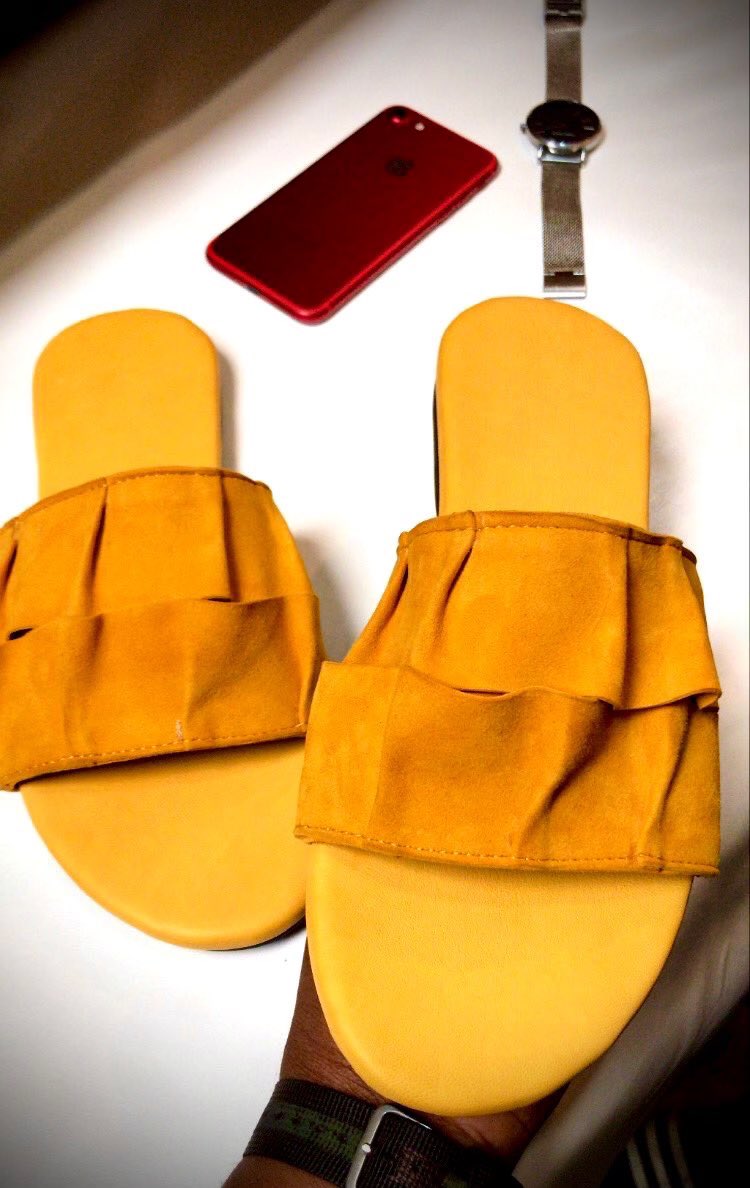 32collections's tweet photo. The Customer.              The Footwear

Please RT. https://t.co/fFkUjpzQrI