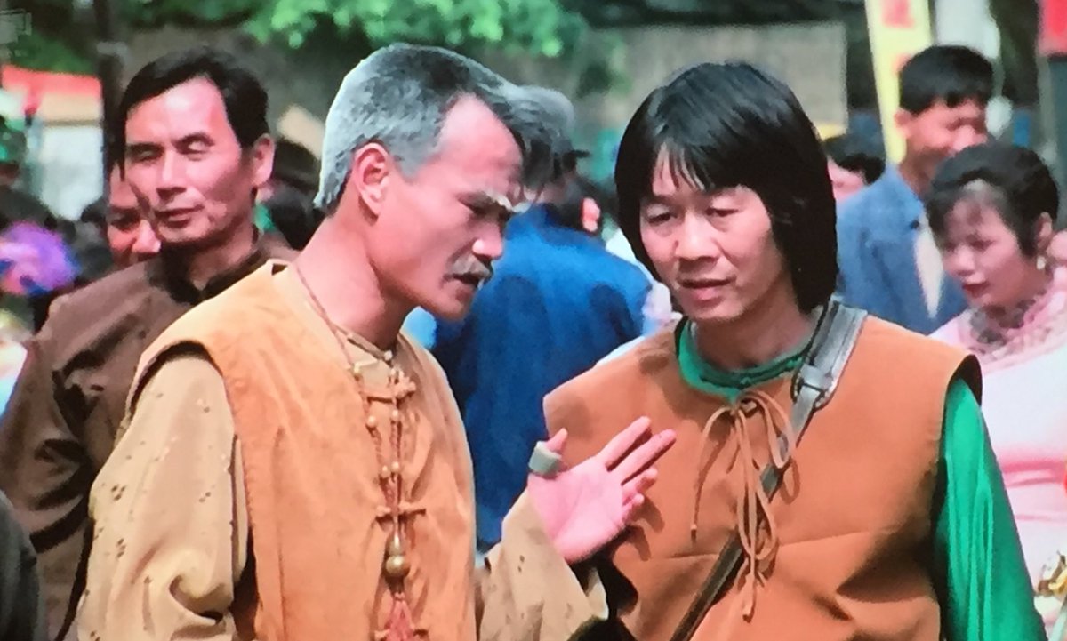 ゆきし 知りたいのは前髪が地毛がどうかなんだが 霊幻道士 ラム先生髪型検証 台湾ロケと思われるのは冒頭のきっちゃてんに モンチョイと向かうシーン 終盤のキョンシーに襲われた死体をビリーと街まで確認しに行く気シーン 3 ４枚目は大福星撮影後すぐ