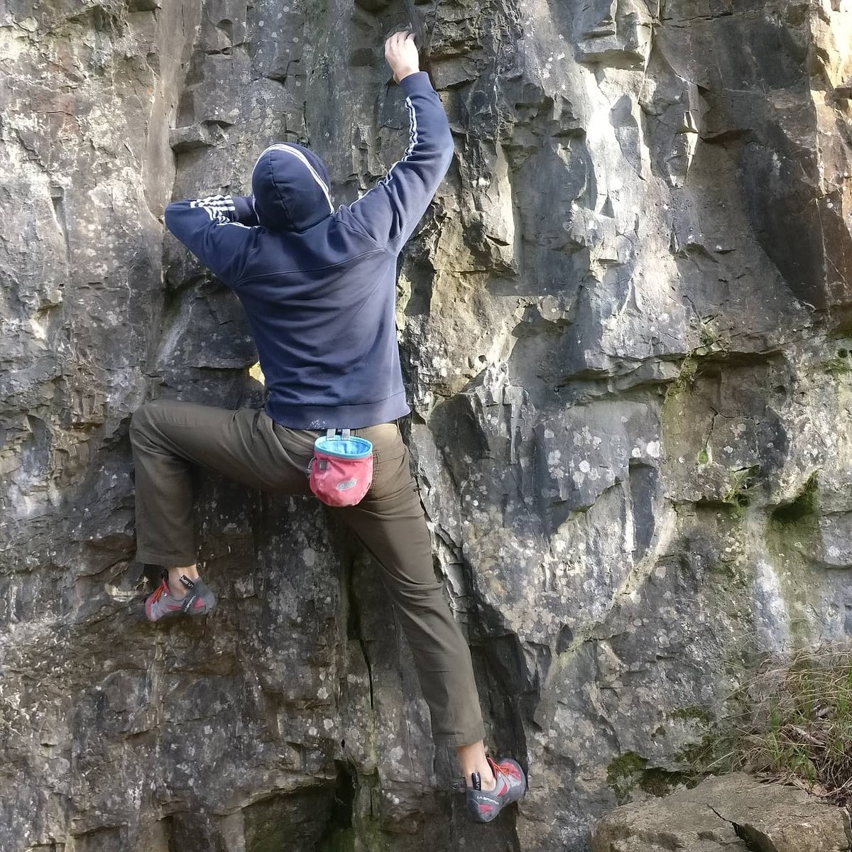 dk_elliott's tweet photo. Pre work climb at Bourton Combe, sent Flax Factor f6A boulder problem and continued to work my long term project Full BC traverse f7A+. #climbing #bouldering https://t.co/IAiqsu8jBV