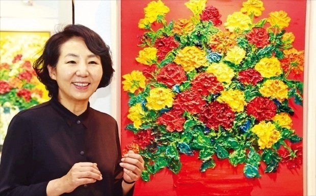 박현옥 초대전

Flower in the vase 꽃병. 72.7 x 60.6cm(20호). oil on canvas. 2019

40개국에서 90여 회 이상 해외 전시와 아트페어 활동을 하고 계신데, 올 2월에도 독일에서 열리는 칼스루헤 아트페어(Art Karlsruhe)에 참가하셔서 좋은 성과가 있으셨습니다.

#예가아트갤러리