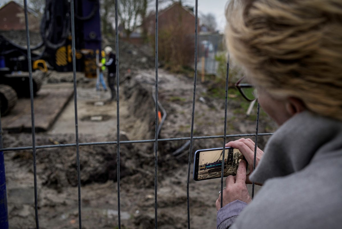 De eerste paal staat in de grond! Daarmee is de bouw van 184 nieuwe gezins- en levensloopbestendige woningen in Opwierde-Zuid in Appingedam gestart. Lees er meer over op onze website: bit.ly/2v6epo1