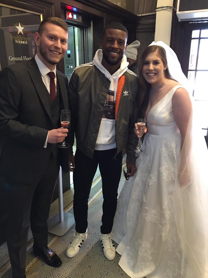 When @GWijnaldum crashes your wedding! 😍 Look who stopped by @30JamesSt this weekend. IMAGINE!? ❤ #YNWA