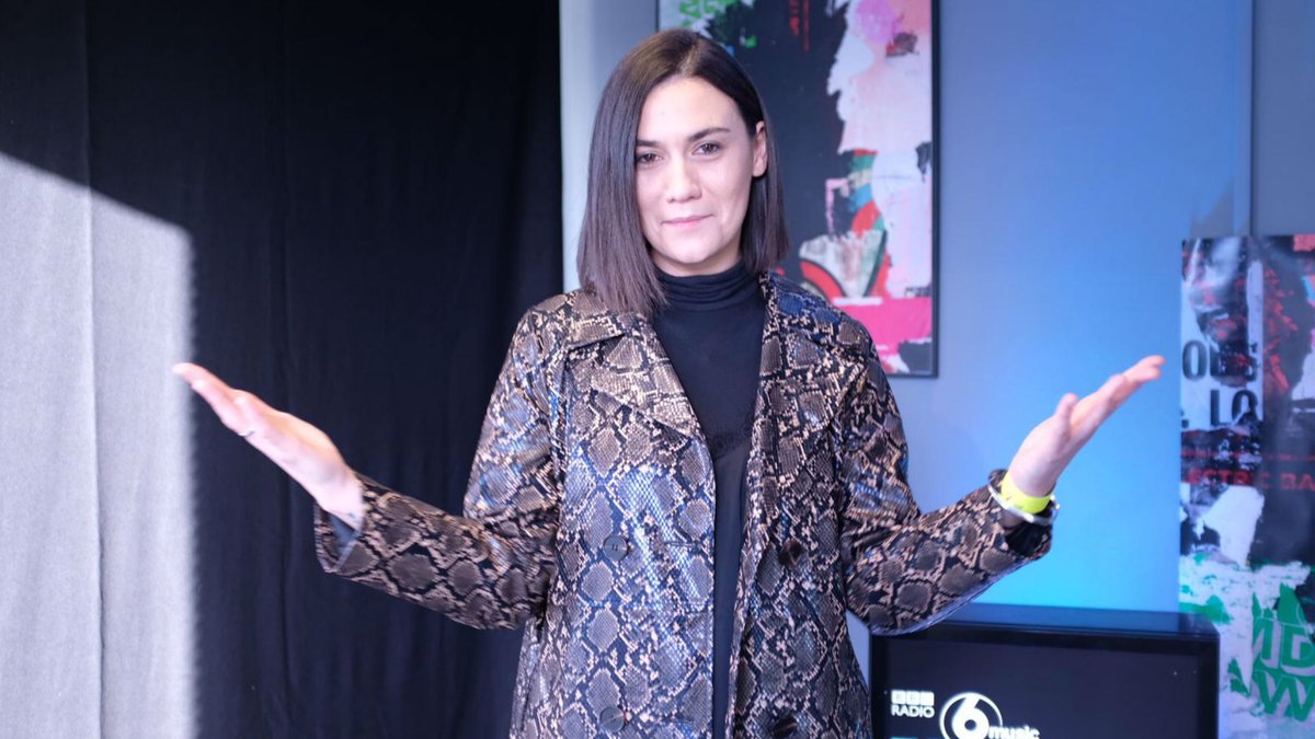 📻 Singer <a href="/nadineshah/">Nadine Shah</a> on the gender pay gap in music, the biological clock and how the industry can support women better. She talks to @georgierogers at the #6musicfest
bbc.in/330PPRO