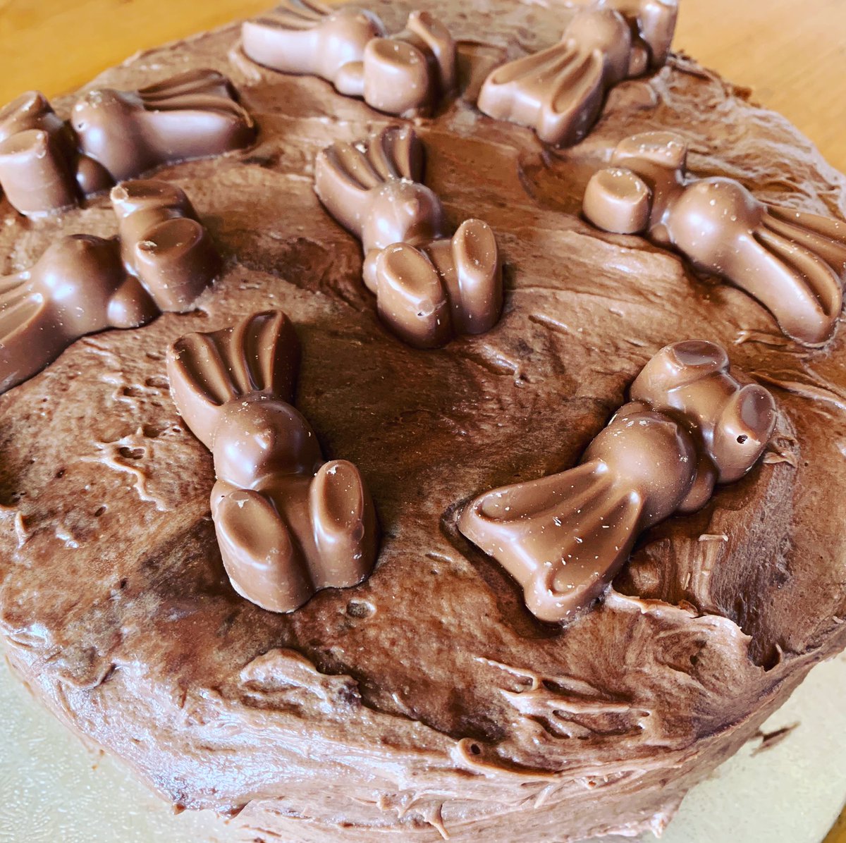 Brenda’s gone early with the easter bunnies on today’s malteser cake! 🐰 🍰