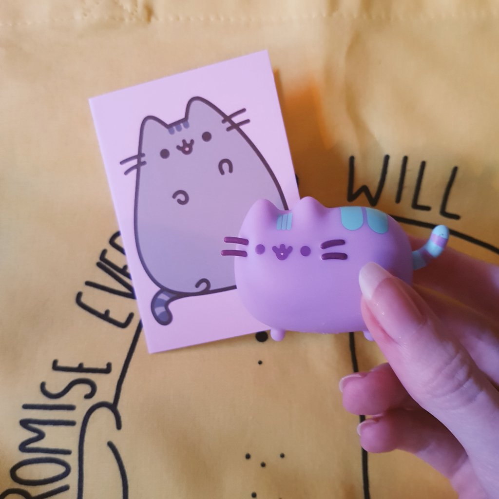 8.3.2020Three okay things:•  #IWD2020 brought a whole lot of strong feminine energy • my tote from weewaaz's crowdfunder arrived and she is gorgeous • a little pusheen for my desk  #threeokthings