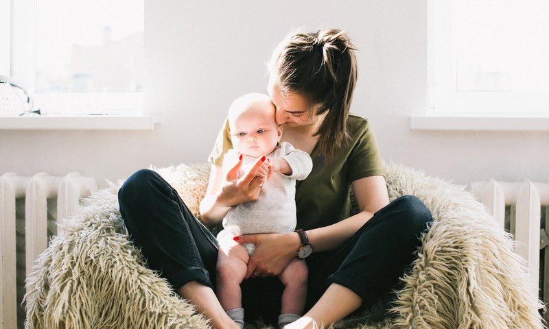 ❓Kā veicināt bērna radošumu un fantāziju?
❓Kā veicināt valodas un komunikācijas spējas?
❓Kā veidot pamatu pozitīvam pašvērtējumam?
❓Kā veicināt bērna prasmi koncentrēties? 

To visu apgūsi 10 lekciju ciklā - "Bērna emocionālā audzināšana".
maminuklubs.lv/vecaku-skola/b…