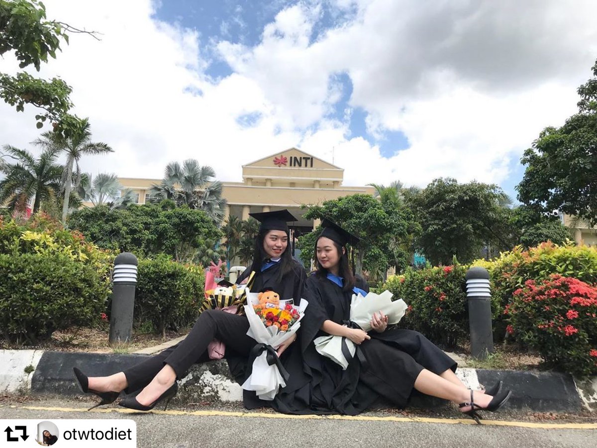 INTI_edu's tweet photo. Friendship goals 😍 #intifam #intifirst #graduation •
•
#repost @otwtodiet https://t.co/raNX0ICApL