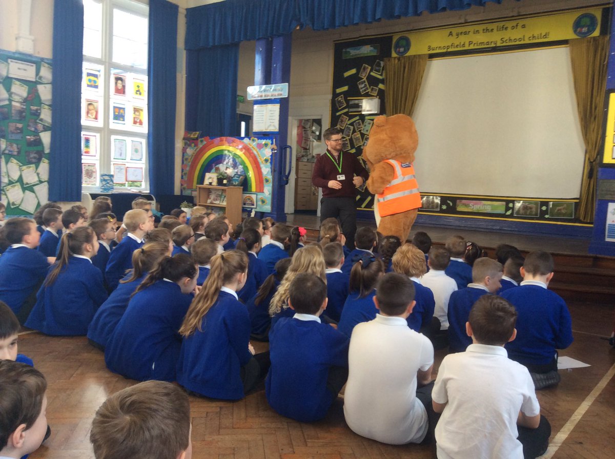 Burnopfield_sch's tweet photo. Today Jeff & Tidy Ted visited us in assembly to talk about #operationspruceup and how we can get involved to make the area a little bit greener, a little bit tidier, and a little bit more lovely in general... https://t.co/ZhUVJ7GAnl