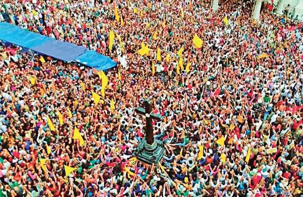 santhoshg1968's tweet photo. Kerala Church feud going to a dangerous direction. IOC faction act like a gangsters &amp; capture Jacobite Churches one by one. Govt must act soon &amp; find a permanent solution. We want #ChurchAct @CMOKerala @CPIMKerala @KeralaGovernor @PMOIndia @rashtrapatibhvn @Pontifex @Oikoumene https://t.co/4wVUxCKLja