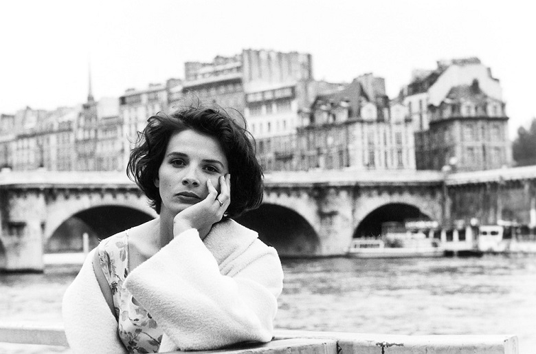 Happy 56th Birthday, Juliette Binoche!
photo: Robert Doisneau 