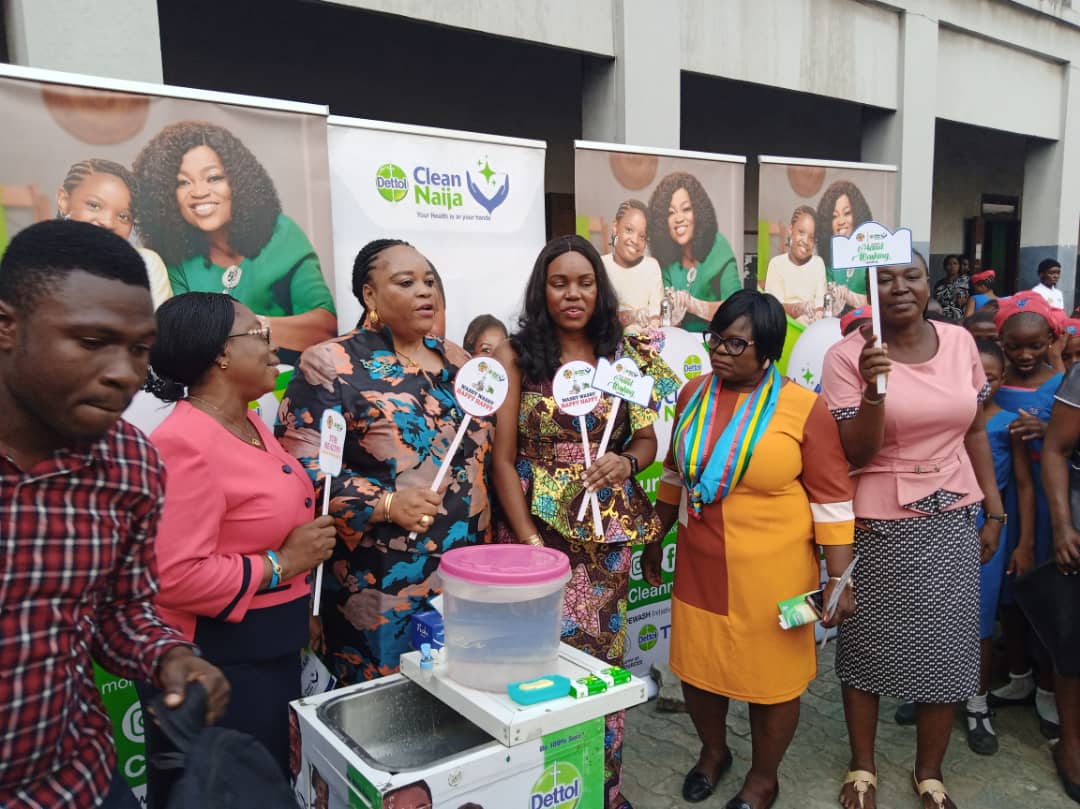 followlasg's tweet image. Special Adviser, Office of Sustainable Development Goals and Investment, Mrs. Solape Hammond at the ongoing Handwashing Advocacy Programme in partnership with Dettol Clean Naija
#Goal17 #Goal3
#PartnershipForTheGoals
#GoodHealthAndWellbeing
#LagosSDGInvest
#LASG
#COVID19Lagos