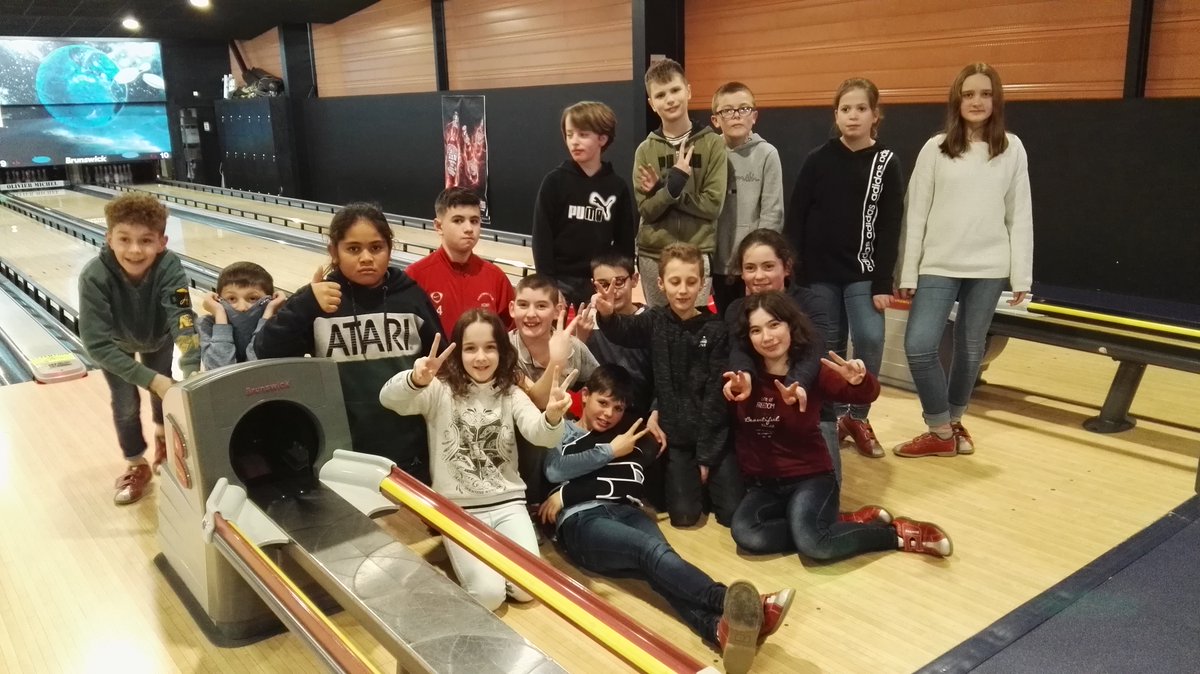 FougeresJA's tweet photo. La semaine des 6èmes n'étant pas partis au ski s'est terminée par une sortie au bowling de Fougères vendredi dernier. https://t.co/0EvBN3XPai