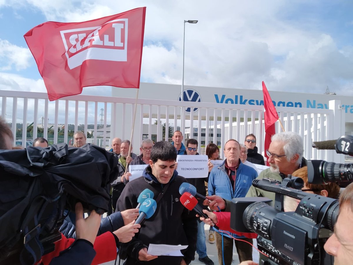 LABindustriaNaf's tweet photo. VW Navarrak iragarritako ERTE-ak azpikontratetan izanen duen eraginaz hitzegiteko, enpresa horietako LAB-eko delegatuek prentsaurrea eman dute. https://t.co/UGMLKYGczn