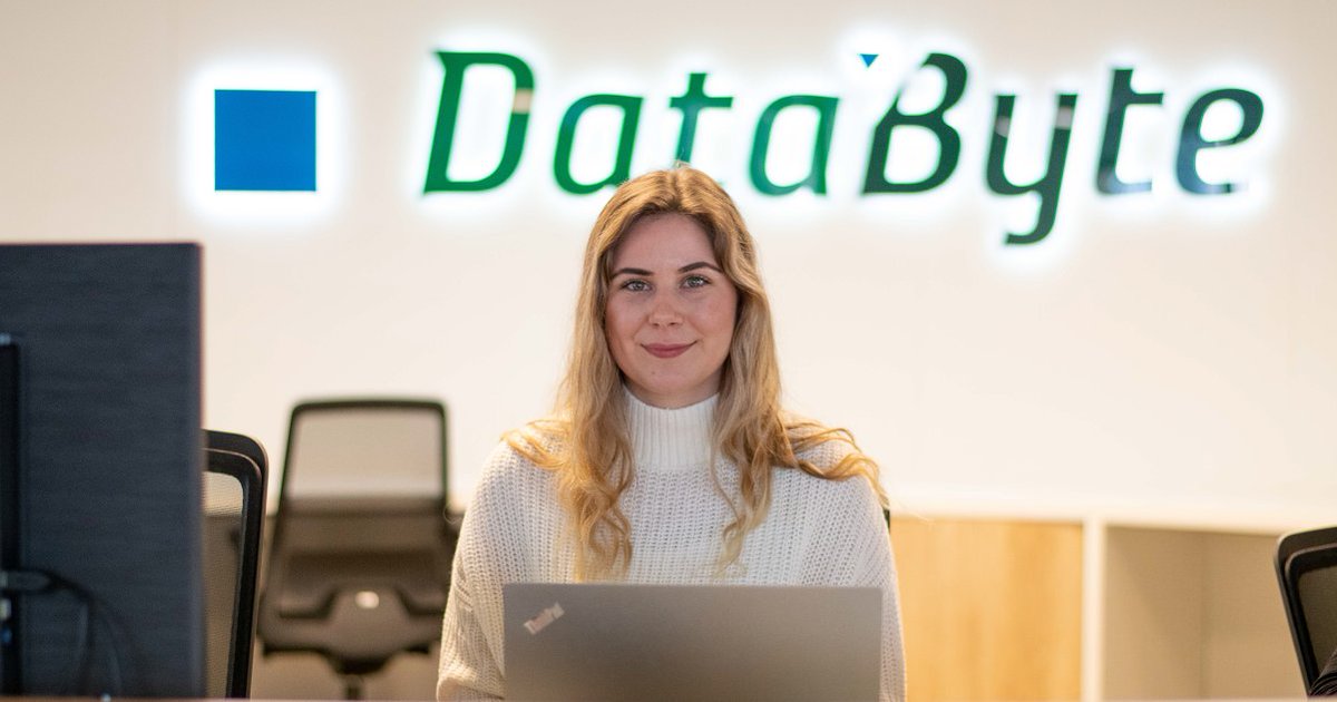 Vandaag verwelkomen we Senna op onze eerste lijns. 🎉 Een nieuwe stem dus voor veel klanten! Én een nieuw gezicht achter de balie. Welkom Senna, veel werkplezier toegewenst in jouw nieuwe functie! Wij zijn blij met jouw komst.