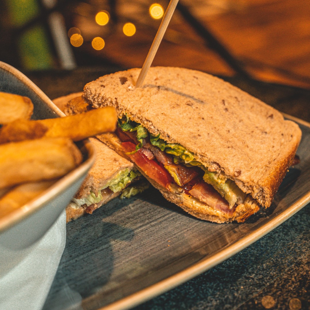 sanctuarybarsca's tweet photo. NEW &amp; IMPROVED! Choose any sandwich, jacket potato or wrap and selected drink for only £6.95 - available everyday between 12PM &amp; 3PM!😎

Get your table booked, call us on 01723 367930 or book online via our website https://t.co/S6lcjjti9B!

#SanctuaryScarborough #Scarborough https://t.co/8ymWtAJvY8