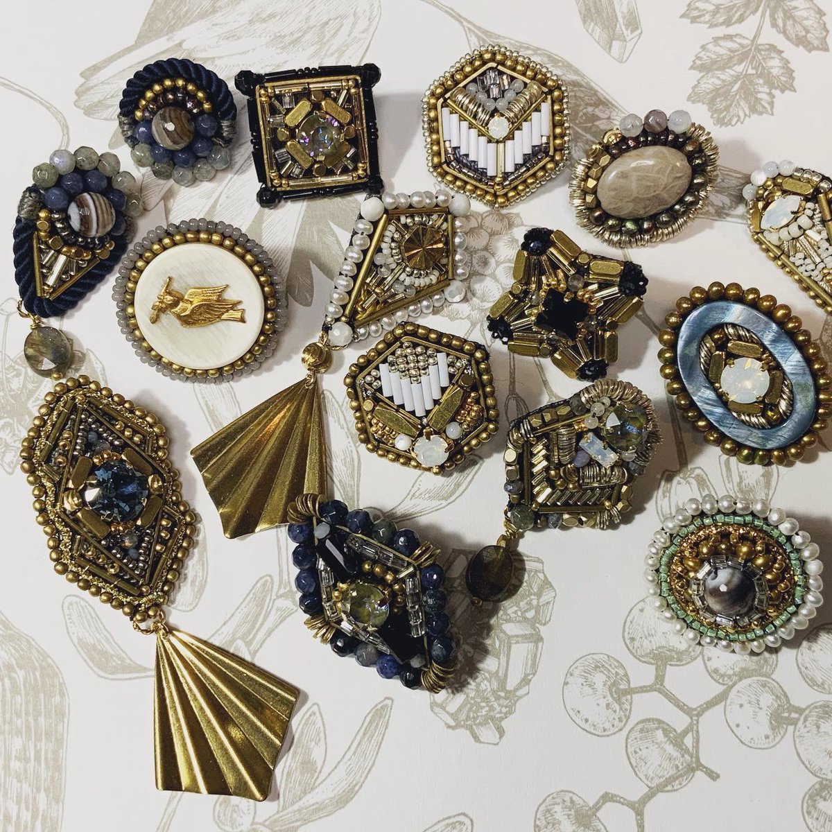 萼の胎音、ドイツ採鉱記録、ビーズ刺繍ピアス各種通販開始しました。
どうぞよろしくお願い致します。
https://t.co/I1Chc6mib6 