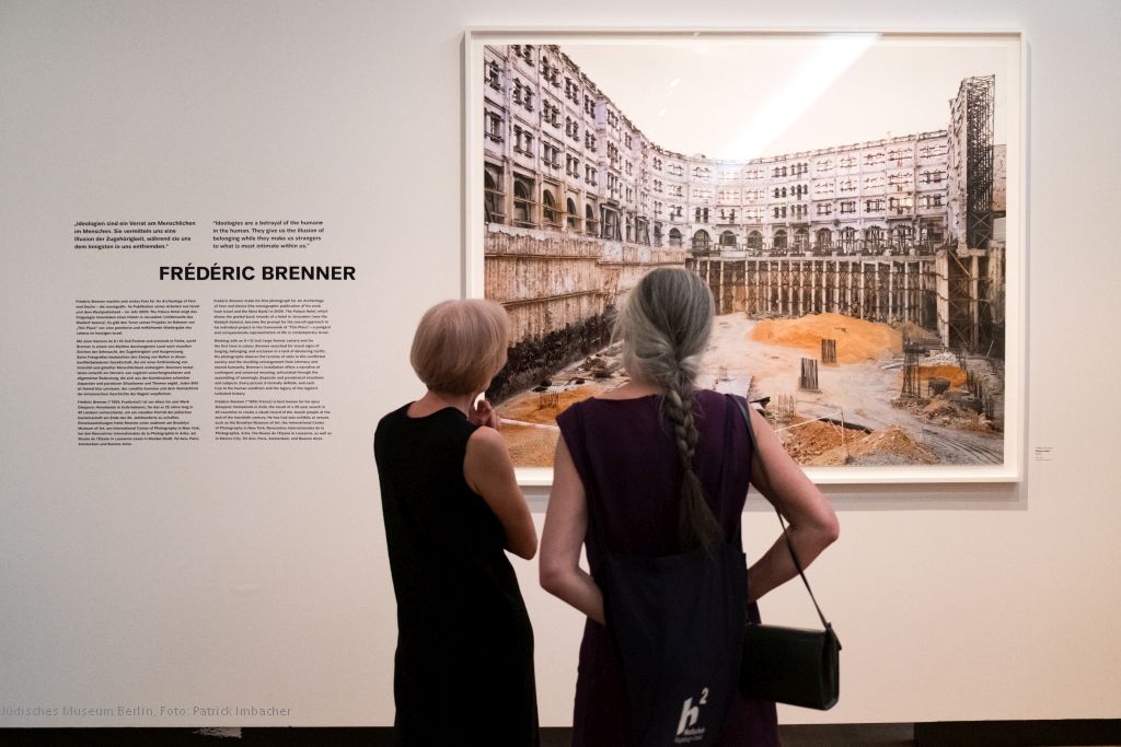 jmberlin's tweet photo. „Brüder und Schwestern, Arbeit und Feste“ @tazgezwitscher über die Fotoausstellung „This Place“. Sie ist noch bis zum 19. April täglich von 10 bis 20 Uhr @jmberlin zu sehen. #ThisPlacePhoto ➡️ https://t.co/3wJRyo8AL3 https://t.co/OuHHW6F0RS