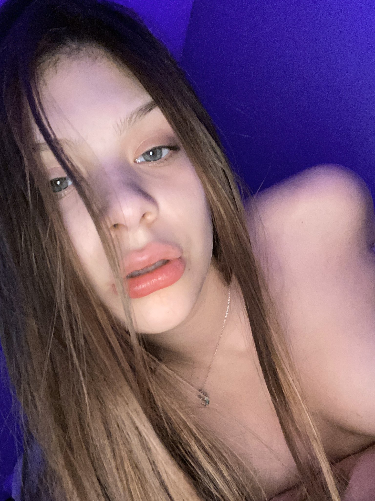 2 pic. 4am selfies 🥰 https://t.co/bET8sixJr1