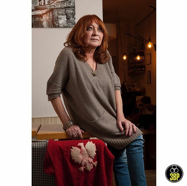 ThreeBackPocket's tweet image. Woven into Polish cycling history...
-
The daughter of Stanislaw Krolak, shares her recollections of her fathers triumph at leading his country to win the 1954 Peace Race.
-
Photographed in Warsaw, accompanied by her fathers Polish National Champion jers… ift.tt/2VXXOOk