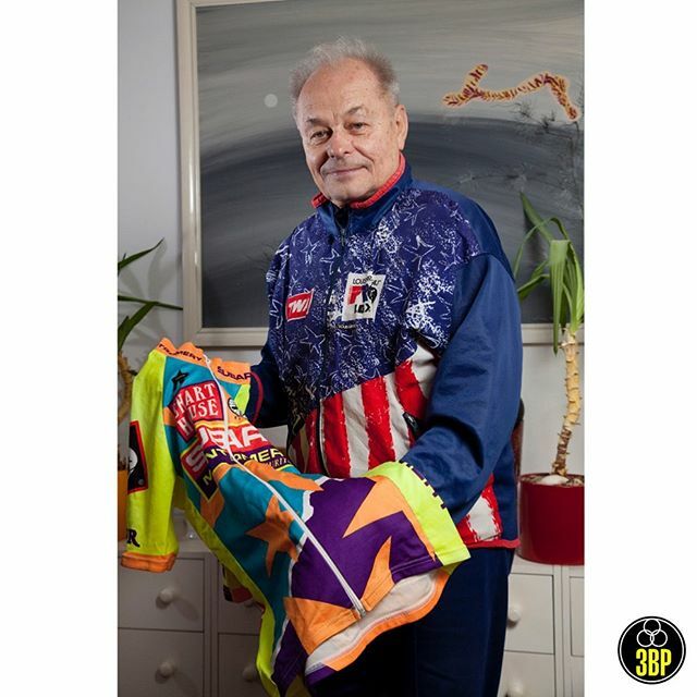 ThreeBackPocket's tweet image. Woven into Polish cycling history...
-
Poland’s pioneers go West, and their part in the evolution of U.S professional cycling.
-
Andrzej Szmitkowski and Eddie ‘B’ Borysewicz share their recollections of coaching the U.S Olympic and early professional tea… ift.tt/2Q0y3Jb