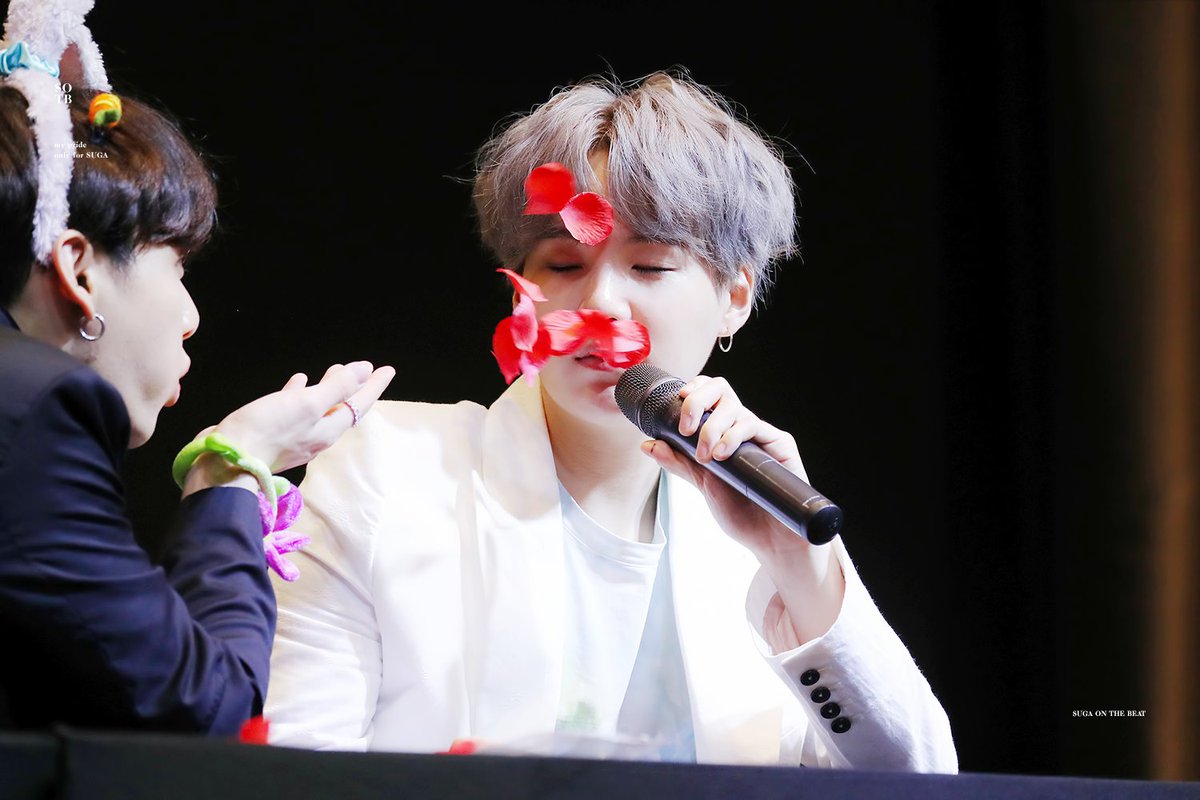 sugaonthebeat39's tweet photo. 마지막으로 4컷 만화...♥ #HappySUGAday https://t.co/0Gi3fChF2J