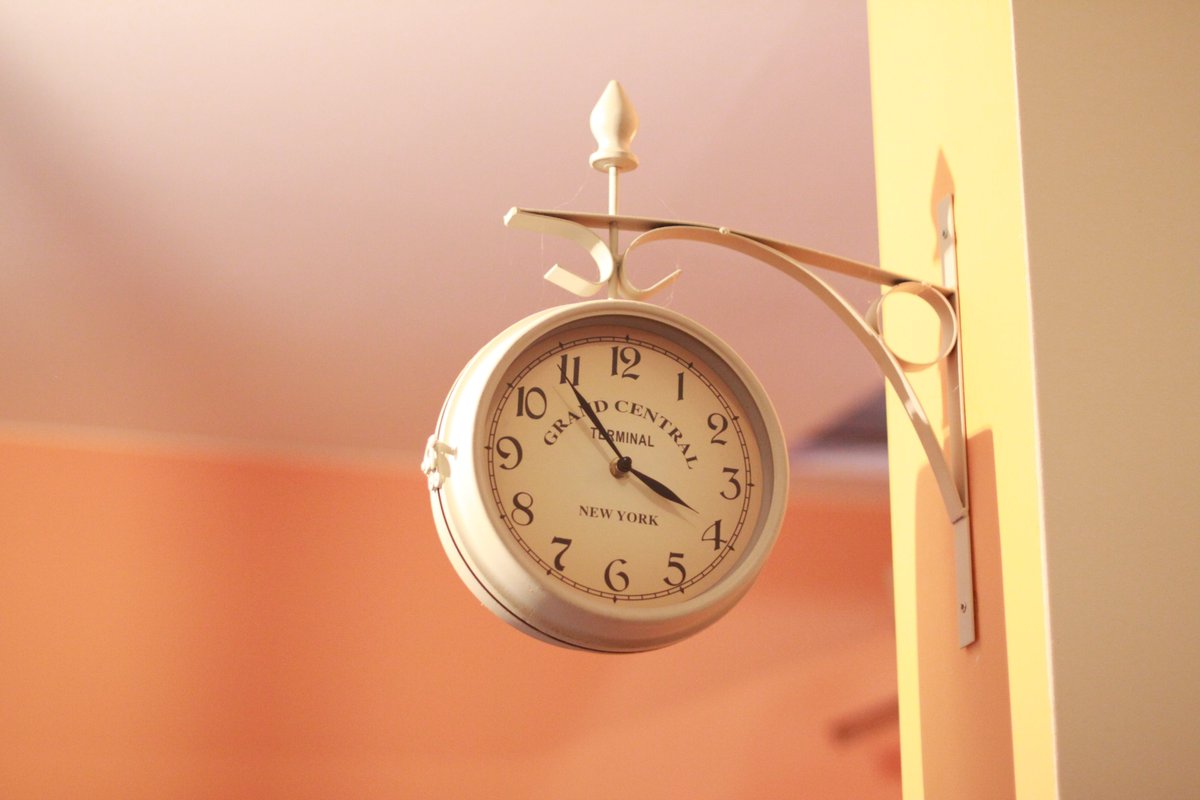 SENewEngland's tweet photo. Did you make sure to change your clocks? Daylight Savings definitely gives us the #mondayblues, we want our hour of sleep back! If you're exhausted today like we are, today is #NationalNappingDay - so make sure to get a nap in and grab some extra zzz's.
#ShineWithStandard https://t.co/qiXLIwIo53