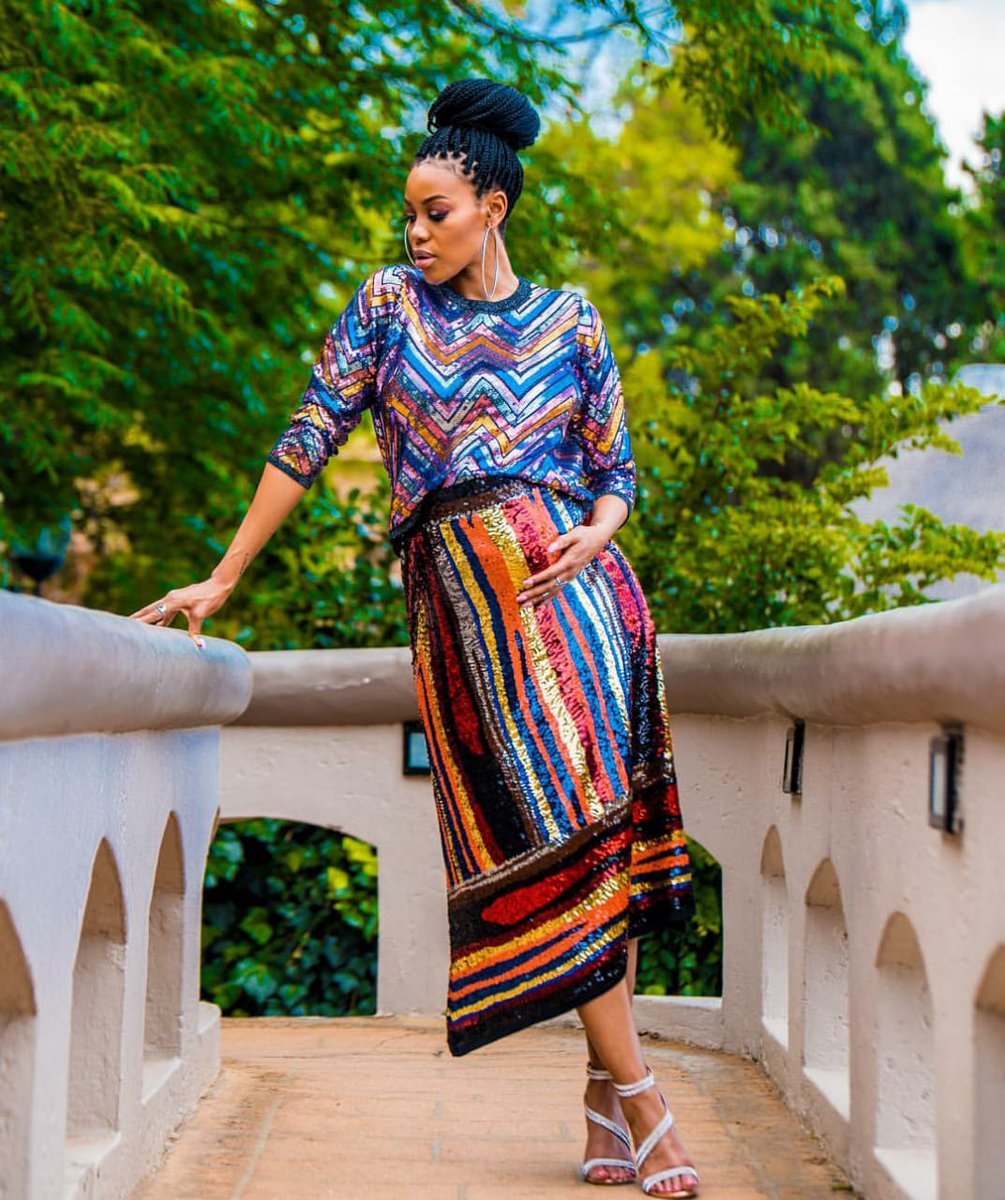 PopPulseSA's tweet image. Happy birthday to TV and radio host @LootLove. She burst into the scene as a presenter on Mzansi's no1 music show #LiveAmp on @Official_SABC1. She is currently on radio as the co-host of Hip-Hop show, #absolutehiphop on @METROFMSA, Saturdays from 18:00 - 22:00.