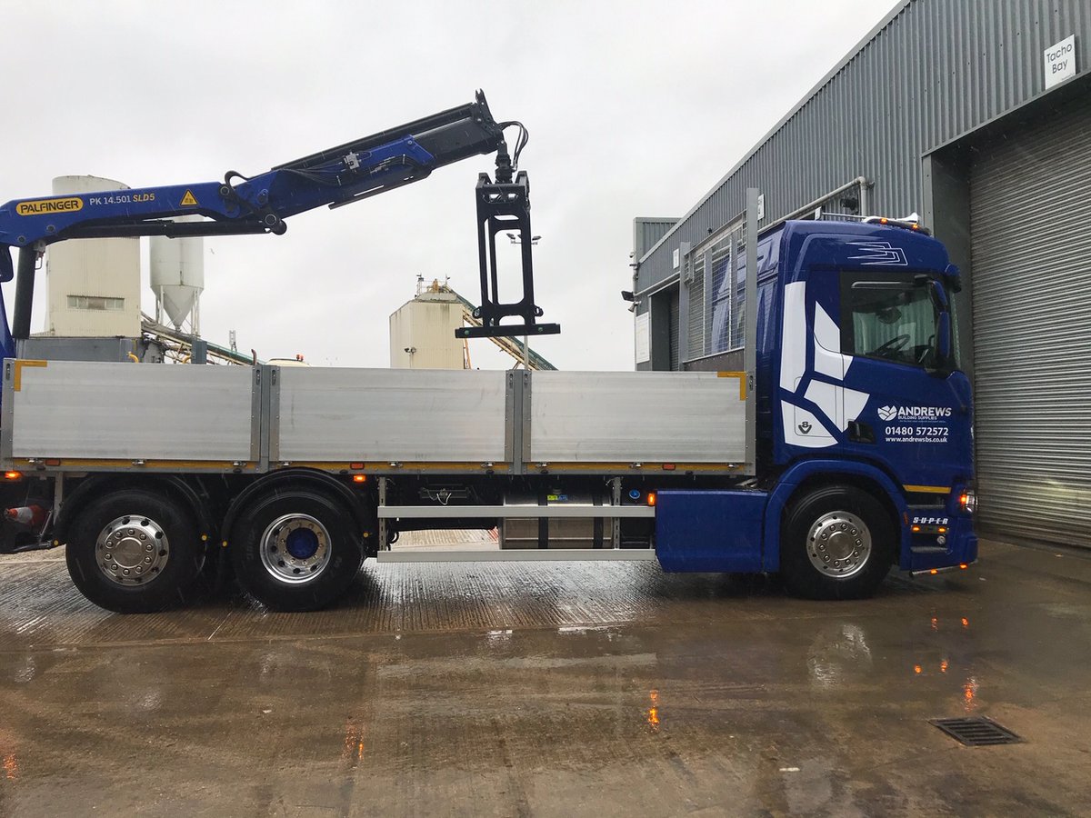 TruckEast's tweet photo. Check out this rather special R520 #V8 day cab we recently delivered to @AndrewsBuilding. This dropside rigid has been fitted out with palfinger crane in their signature navy. We love the added touch of the personalised plate too!
#pridepowerpassion #mondaymotivation #scaniapower https://t.co/GixURARpP7