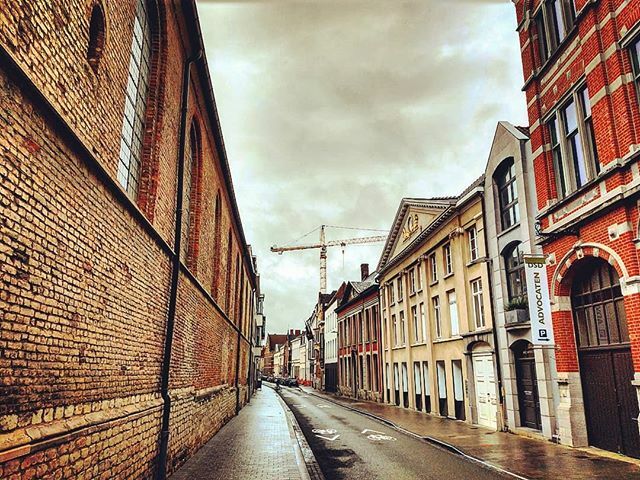 Peeveedh's tweet photo. Kortrijk Groeningestraat #kortrijk ##igkortrijk #igerskortrijk #igers #stadkortrijk #duizendkortrijksestraten #groeningestraat #streets #streetphotography #architecture https://t.co/wHcq9W7KHD