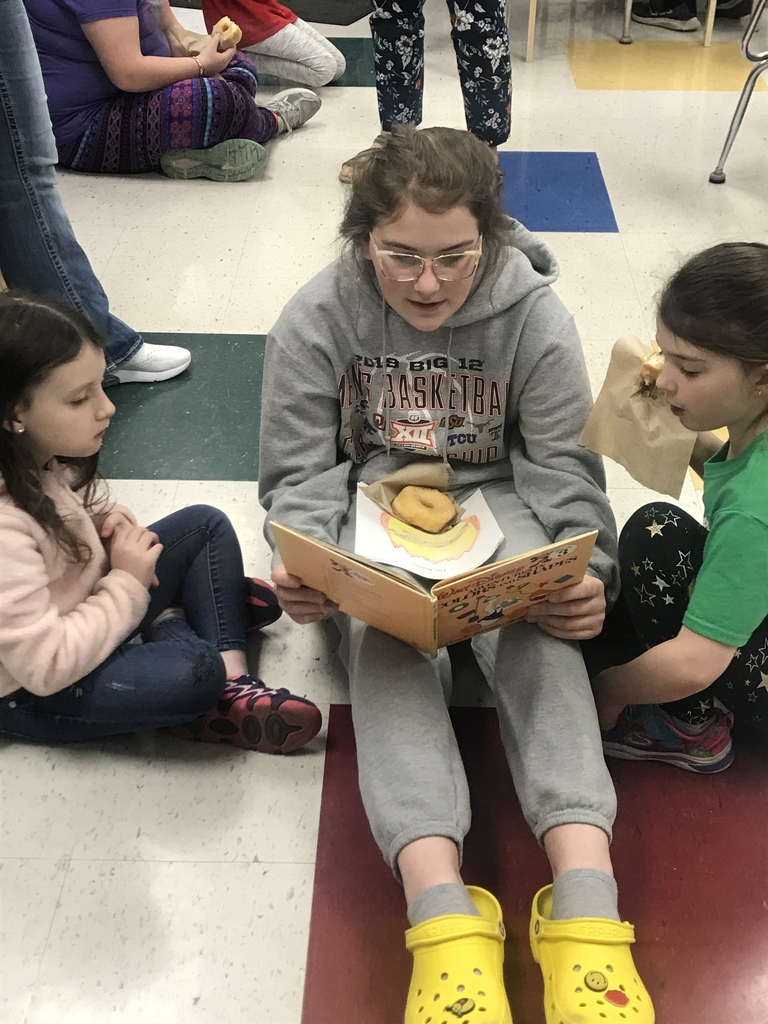 FJHRaiders's tweet photo. Mrs.Flack’s first block English class celebrated Read Across America with Mrs. Curran’s class by sharing their recent original short stories and reading library books with the second graders. Thank you for the donuts and fun morning, FLE second grade! https://t.co/QANgStxQQ4