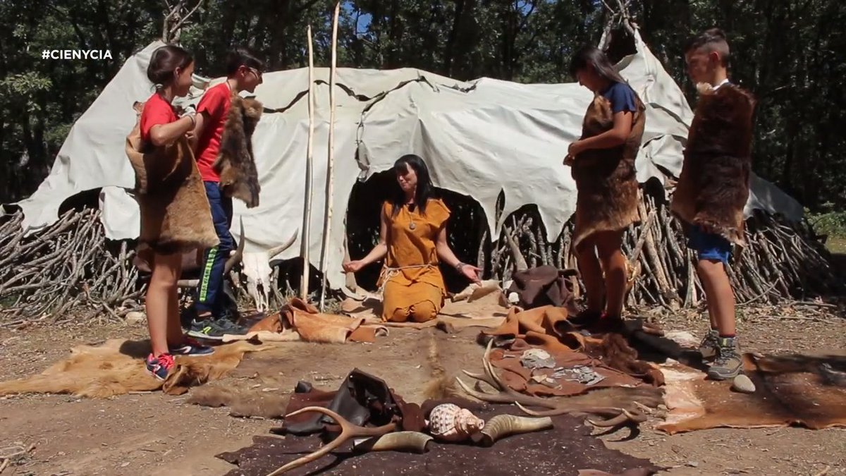 ¡Nuevo CIEN&amp;CIA disponible!

En este 9º programa:
🧠La vida de Ramón y Cajal
📝Hacer un lápiz musical
🧪Entendiendo la tabla periódica
🔥Llamas de colores
👣Vestimenta en la prehistoria

👉youtube.com/watch?v=DIiB1a…

#CIENYCIA, <a href="/UBUinvestiga/">UBUinvestiga</a> con la colaboración de <a href="/FECYT_Ciencia/">FECYT</a>.