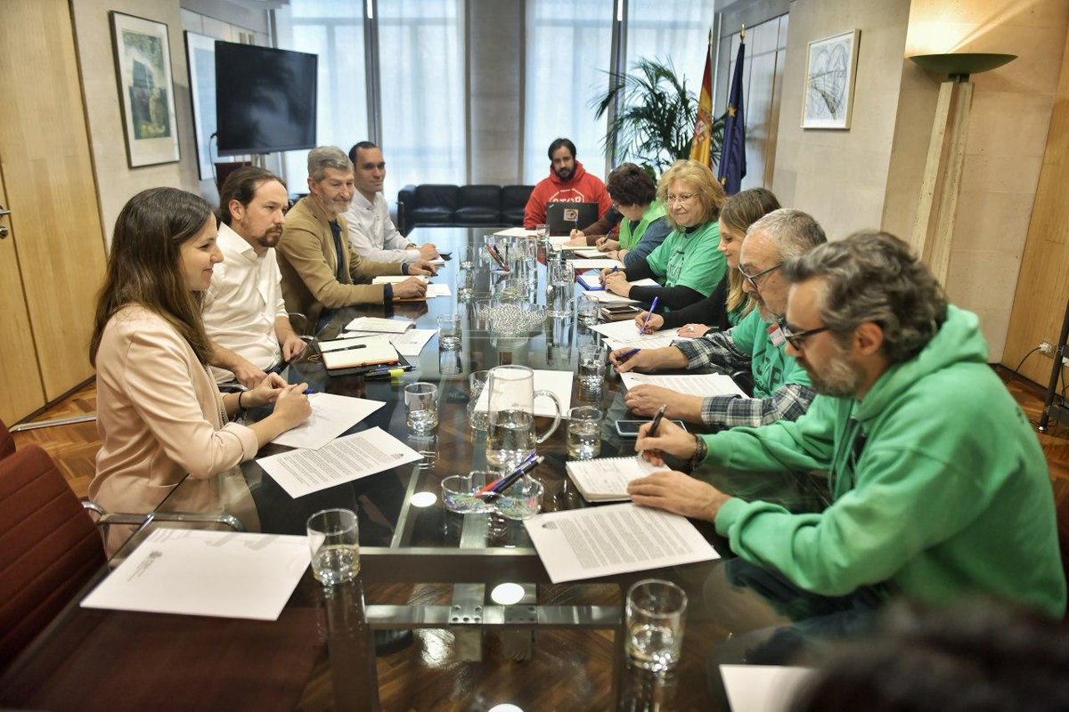 El pasado 21 de febrero me reuní con la Plataforma de Afectados por la Hipoteca en la sede de la Vicepresidencia Segunda. Hilo 👇🏽