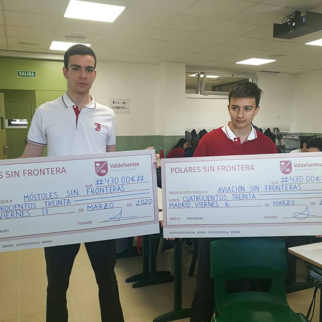 CValdefuentes's tweet photo. El pasado viernes, nuestos alumnos de 1° de Bachillerato han entregado el cheque del dinero recaudado a “Móstoles sin fronteras” y “Aviación sin fronteras”. Muchas gracias a todos por colaborar.
#Educare #Educar #FormandoPersonas
#aviacionsinfronteraspain https://t.co/8ewEhl1X4T