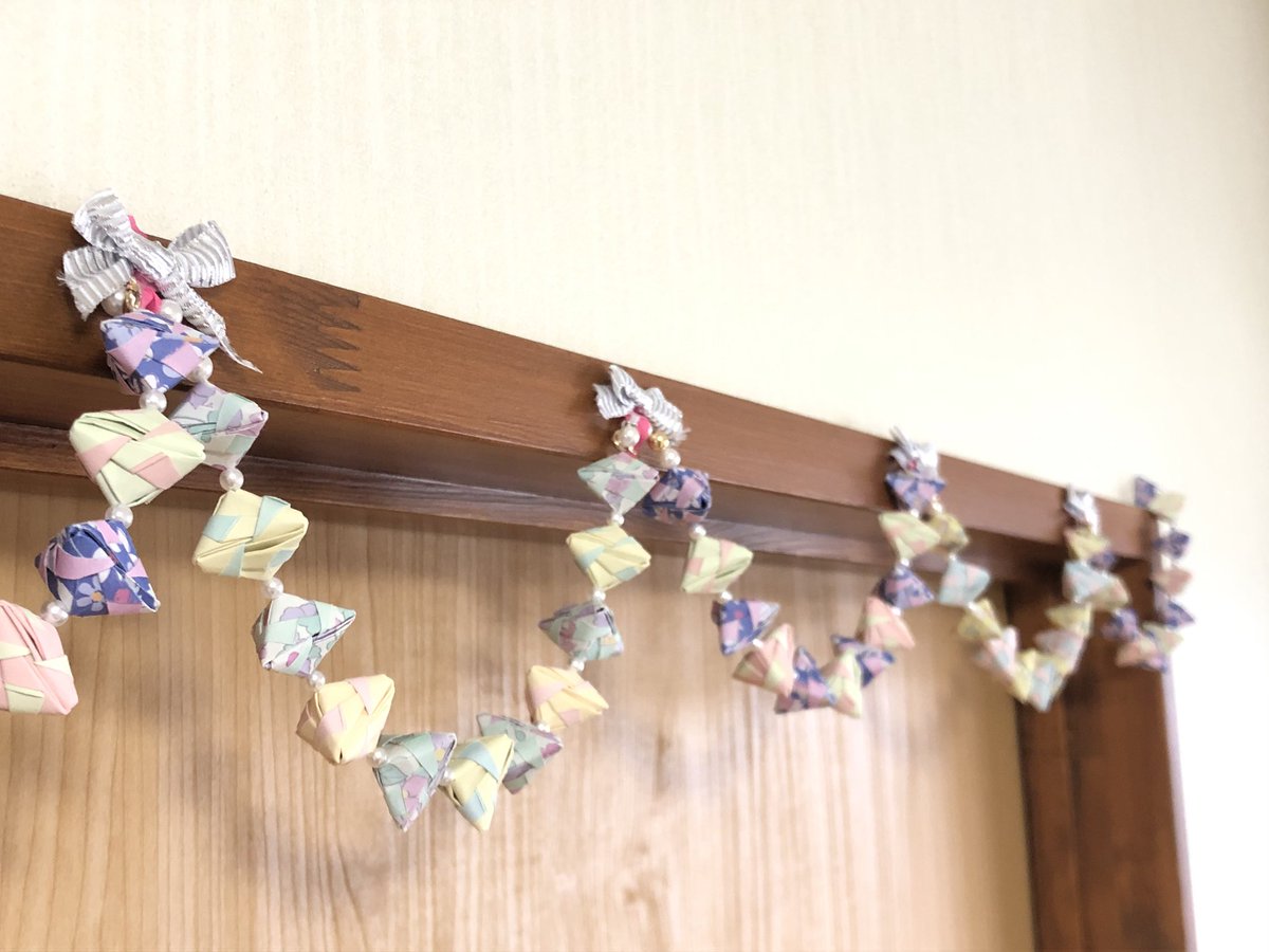 L S エルズ Paper For Your Happy Twitterren 引き輪付きで連結できちゃうからガーランドにも変身可能 パーティーにもオススメ 使い終わったあとも別の飾り方があるよ 折り紙 おりがみ くす玉 ユニット折り紙 吊るし飾り ガーランド メルカリ出品中