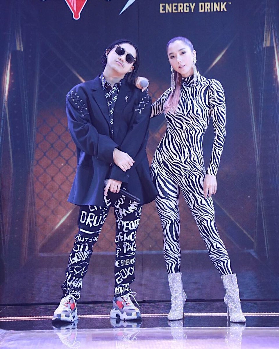 NYLONTHAILAND's tweet image. พูดถึง #TheRapper2020 นอกจากแรปเปอร์แล้วก็คงเป็นชุดของ ไอซ์ อภิษฎา ที่ต้องคอยตามกันทุกอยู่EP เพราะเธอมาพร้อมกับชุดรัดรูปโชว์หุ่นสุดปัง วันนี้ NYLON ขอรวบรวมชุดมาให้ได้ดูกัน ก่อนที่จะไปติดตามลุคแซ่บๆ อีกมากมาย🔥🔥🔥
#NYLTH #Civilwar #WorkPoint23