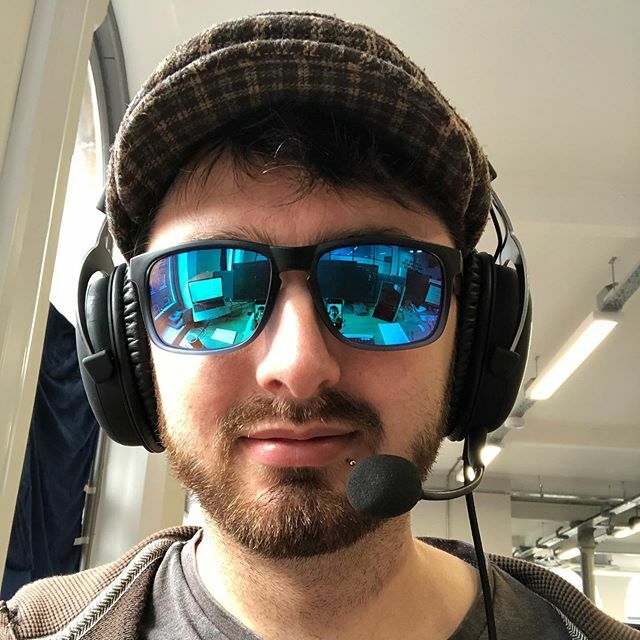 jackjwatts's tweet photo. When you have to answer the phone, have bad hair and the sun in your eyes... 🤦‍♂️ https://t.co/FjrwZnKPUS https://t.co/xTiyIsrTKO