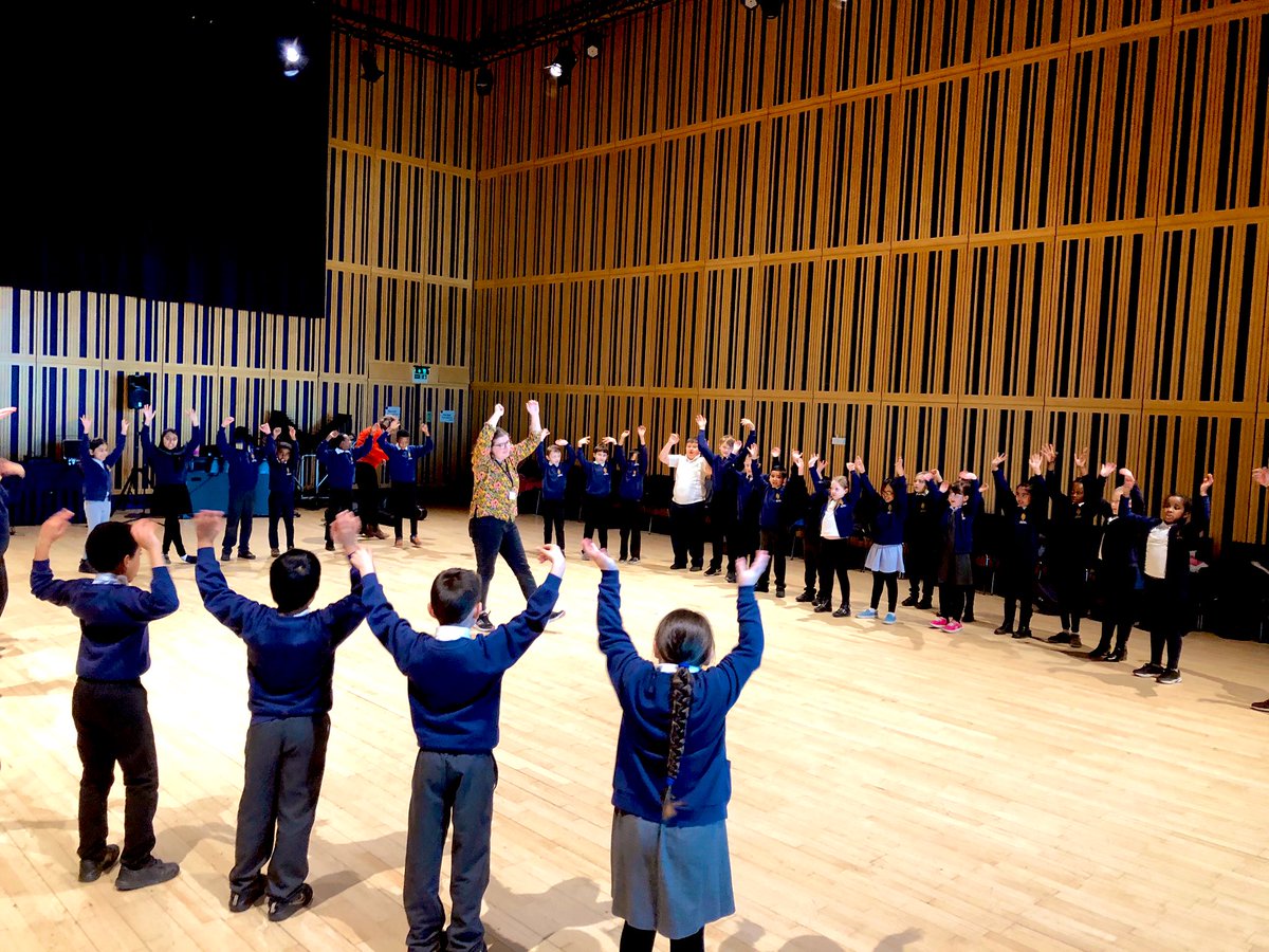 InHarmonyNE's tweet photo. We’ve had an amazing start to the Day of Dance with @_Folkworks, learning a few ceilidh moves and seeing the @KingsmenSword perform! 🎶 https://t.co/CHZRcCVeMw