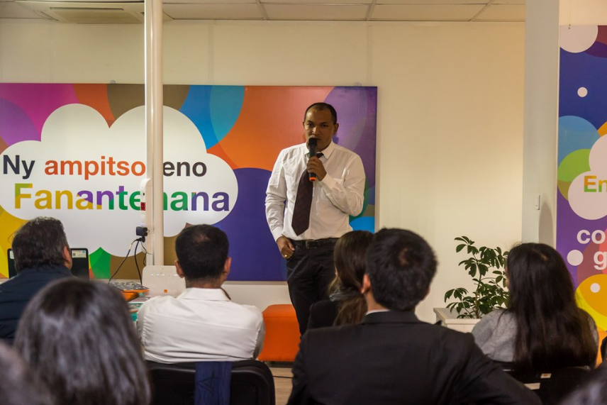 orangefab_mg's tweet photo. 🎙️"Avant, on signait 2 à 3 contrats par an. En fin 2019, on signait 3 contrats en un mois. Nous avons doublé de taille. Tout cela avec l’accompagnement d’Orange." 
Andry - CEO #VanillaPay - Saison1 #OrangeFab 

🚀A qui le tour ? 
📢Saison2: https://t.co/WQoVsOz7hD 
#OrangeStartup https://t.co/J3gAVx8m8S
