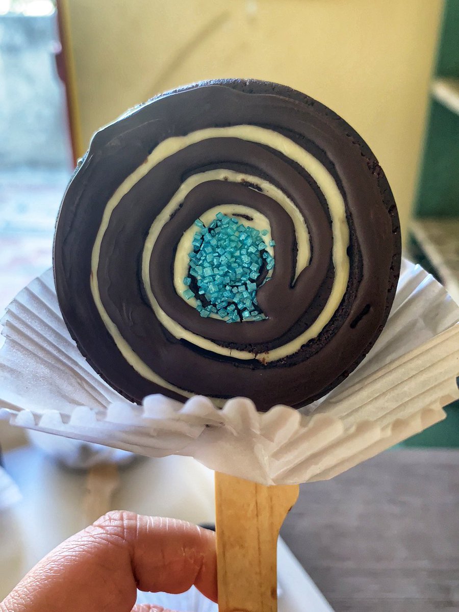 CakesnBakes1's tweet photo. Cakesicles (cake pop popsicles)
fun twist on a traditional cake pop #cakesicles #cakepops #cake #cupcakes #cakepopsicles #sweet #Cakesicles #chennaicakes #chennaicakeshop #chennailovesfood #nammachennai #nammachennai😍 #nungambakkam #chennaifoodie #chennai #chennaifood https://t.co/TrEichoN9s