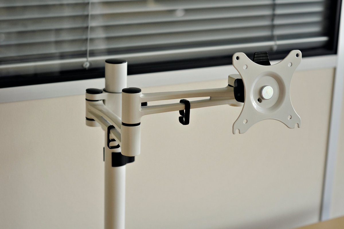 Our Strela Flat Screen Monitor Arm comes with a range of feature to help you work efficiently in the workplace. View our latest blog to find out more. bit.ly/3cLd0UE #flatscreenmonitorarm #strela #ergonomic