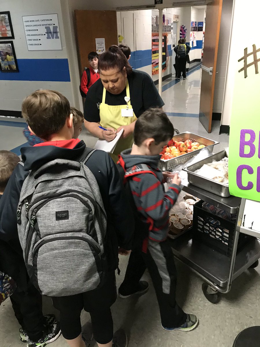 MrPatrickHopper's tweet photo. Week 2 of #fuelingGA challenge @MESBlueDevils! Off to a great start! @AimeeHays01 https://t.co/FqTmlxi21l
