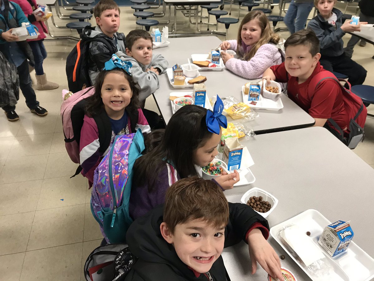 MrPatrickHopper's tweet photo. Week 2 of #fuelingGA challenge @MESBlueDevils! Off to a great start! @AimeeHays01 https://t.co/FqTmlxi21l