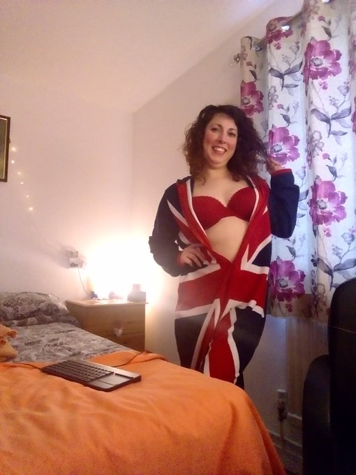 No sab&iacute;a que ponerme y me puse una sonrisa https://t.co/ZTwAzHyfXF  #ukflag https://t.co/XIZ9w7pLdf<a href="/tag/ukflag"class="tags"><span>#ukflag</span></a>