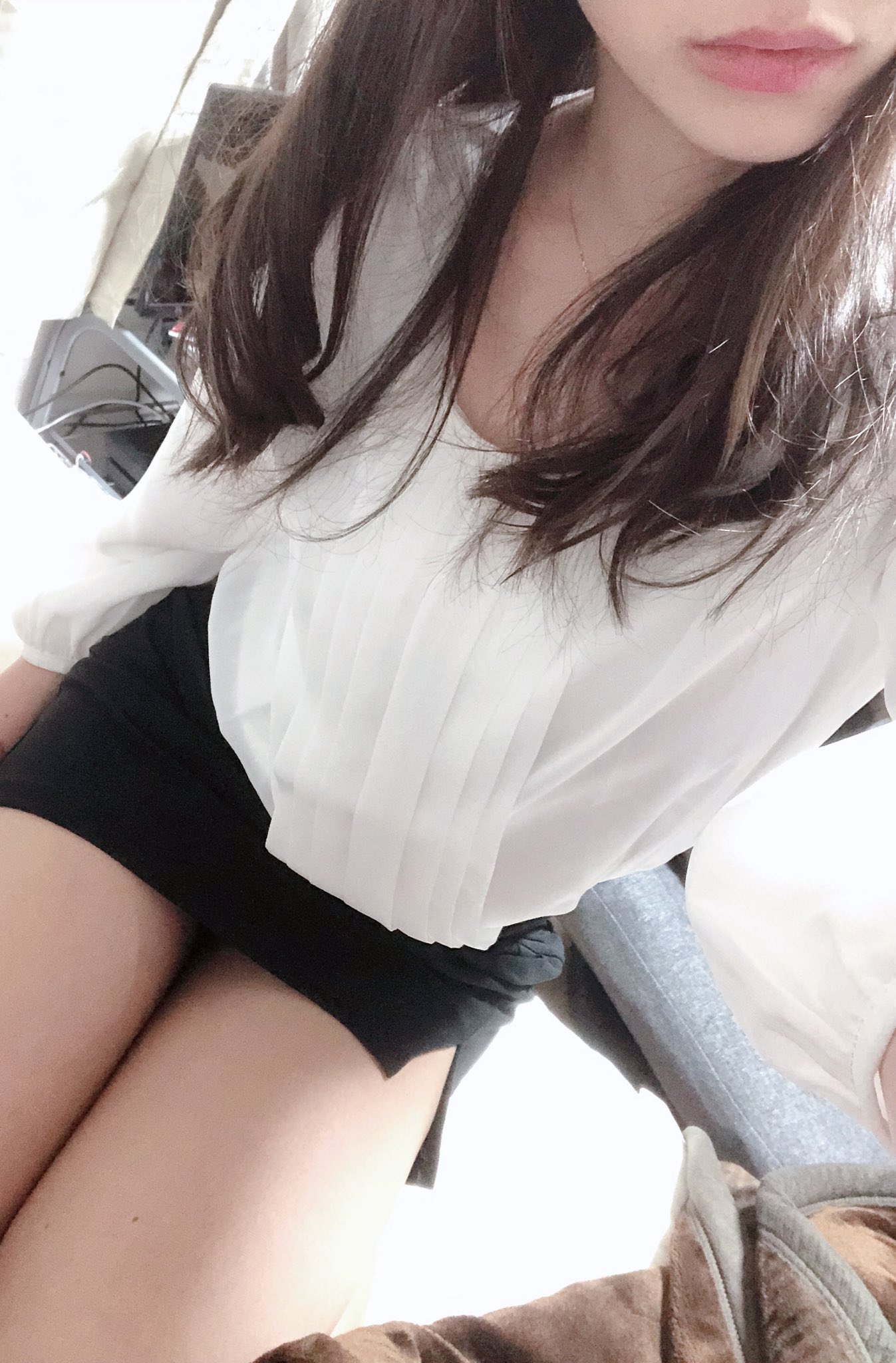 ミニスカート　撮り 最近、自撮りしなさ過ぎて自撮りの仕方マジでわかんない 顔の作り方忘れちまった、教えてくれ  写真は試行錯誤してたら偶然撮れた裏赤女子風写真(´ω`) ※ちょっと前に撮ったやつ #自撮りの仕方忘れた #春から本気出す #ミニスカート  #ストッキング ...