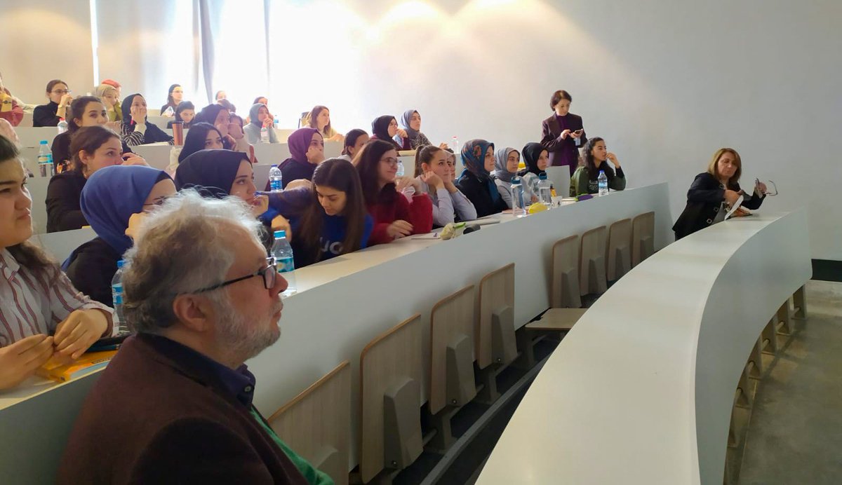 aidoctors's tweet photo. Dernek başkanımız Uzm. Dr. Mevlit Yurtseven ve Gebe Okulu Projemizin gönüllü ebelerinden Döndü Canatak Medipol Üniversitesi öğrenci buluşmasında öğrencilerle bir araya geldi. #Gebeokulu projemiz ve diğer dernek faaliyetlerimiz hakkında bilgiler paylaşıldı. https://t.co/lk80YSpJZV