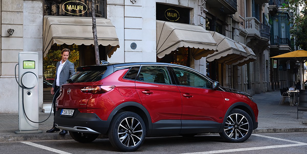 giauto_gipuzkoa's tweet photo. ¿Eres más de moverte por la ciudad sin restricciones o de comerte la carretera sin límites? 🤷♂ No hace falta que elijas ninguna de las opciones, solo escoge:Nuevo #OpelGrandlandX #Híbrido #Enchufable. Más info https://t.co/qPz6vu4afo #Opel #Giauto #Elgoibar #Bergara #Olaberria https://t.co/EZTBRqpiJl