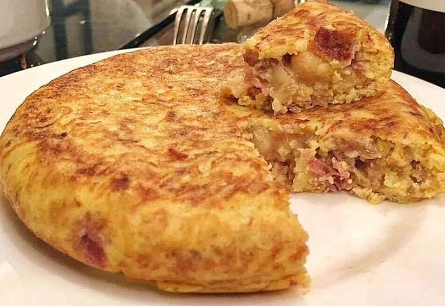 ElAstorgano_'s tweet photo. En el #DíaInternacionaldelaTortilladePatata, no podía faltar la nuestra: de #cocidomaragato. Pocas habrás probado...😉

Hoy no, que como todos los lunes cerramos, pero pídenosla cualquier otro día, porque la elaboramos al momento para ti. https://t.co/vNP2tb6L5v